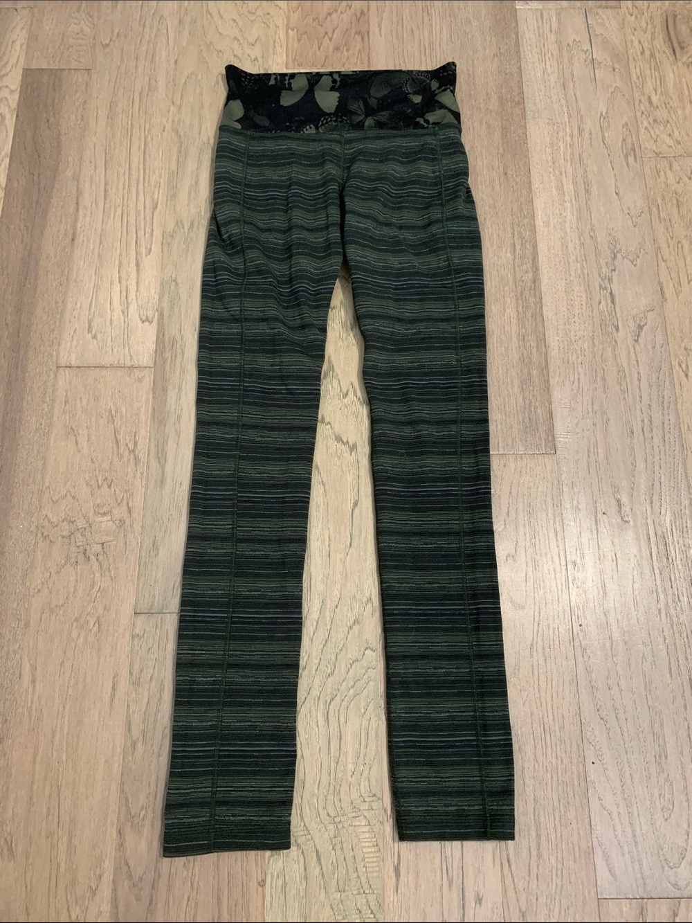Lululemon Skinny Groove Pant II (Roll Down) Size6